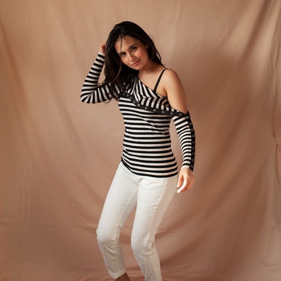 Stripped Sweater with edgy details - Picture 3 of 3